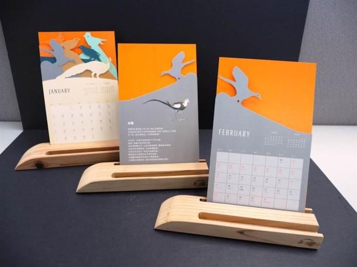 ▲高鐵 2019 桌曆今（ 8 ）日正式曝光，以 12 種台灣珍稀鳥類為主角，傳達環保永續的企業理念。（圖／台灣高鐵）