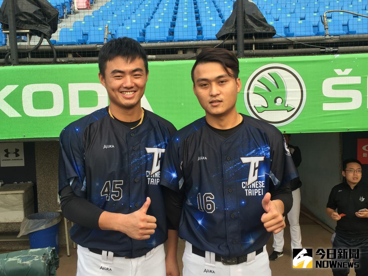 施子謙(左)、江承諺(右)在台日交流賽同隊，但今年一起轉戰台鋼雄鷹。（圖／NOWnews資料照 ）