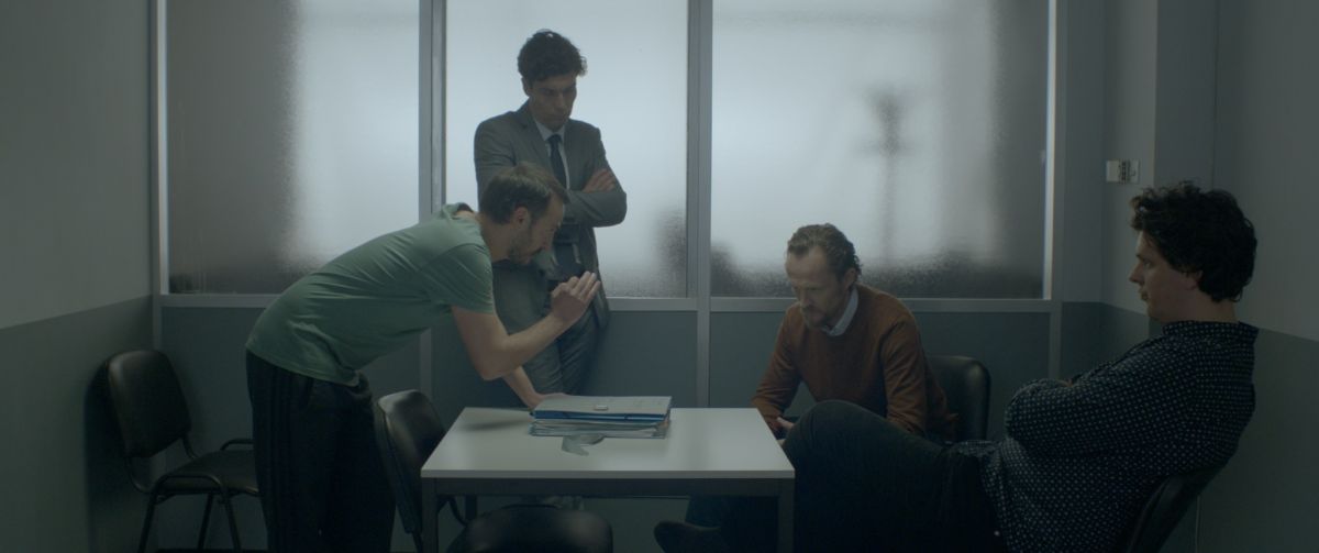 《劫局》氣氛緊湊，片中每個人物都撒了一點謊，電影看到結尾才知道殺人兇手是誰。（圖／原創娛樂提供）