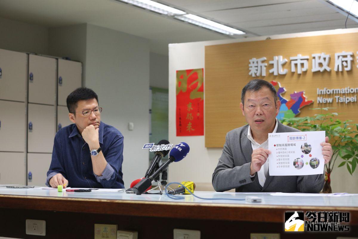 ▲新北市衛生局長林奇宏（右）今(9)天宣布解除本土登革熱疫情警報。（圖／記者蔡琇惠攝，2018.11.09）