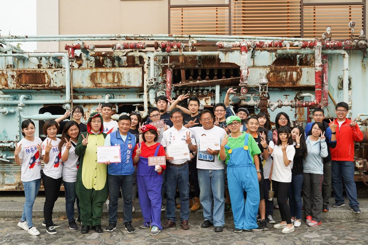 黃敏惠以超級瑪利歐扮相闖關，活動透過遊戲化的包裝方式，讓市民清楚了解黃敏惠的青年相關政策。〔圖／黃敏惠競總提供2018.11.09〕