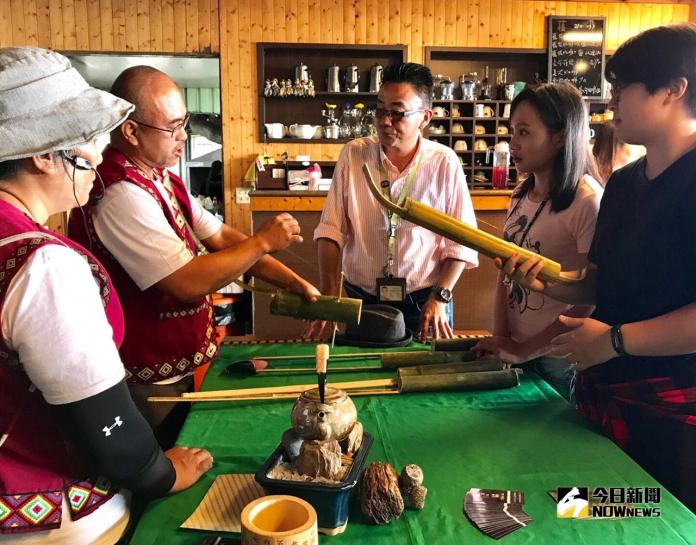 ▲寶山社區發展協會介紹部落弓琴製作體驗。（圖／高市觀光局提供）