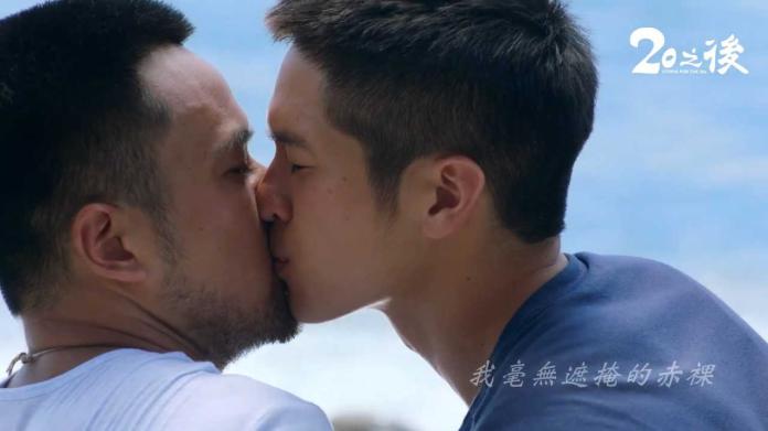 ▲林孫煜豪（右）、顏毓麟上演男男吻。（圖／公視提供）