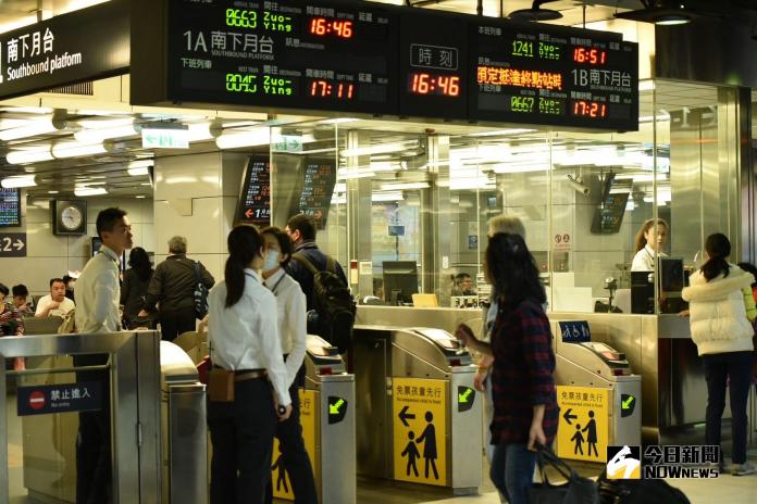 ▲高鐵本周末加開 3 班次列車， 14 日凌晨零時起開放購票。（圖／NOWnews資料圖片）