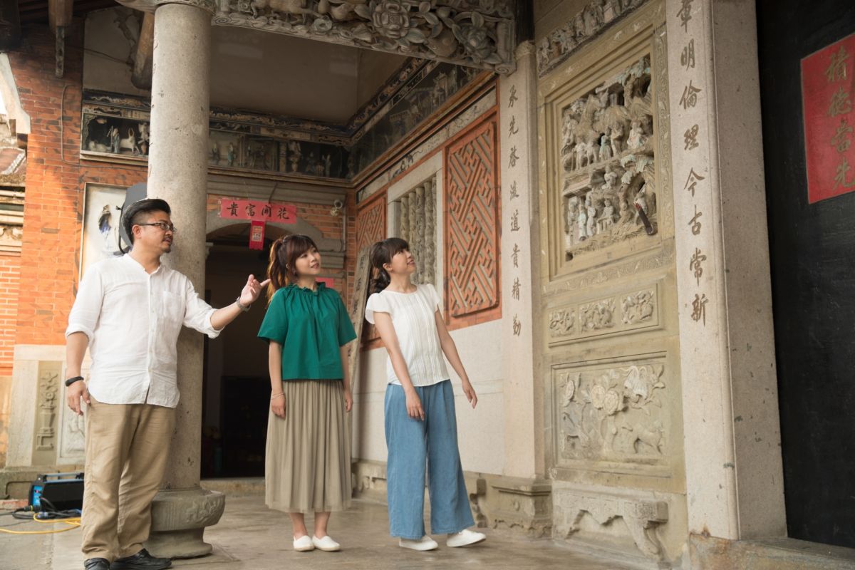 ▲新竹縣文化局員工鄭嵐之、鍾函靜充當素人麻豆拍MV，帶領觀眾體驗關西美景、美食與歷史文化。（圖／記者誾宣震攝，2018.11.12）