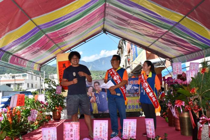 ▲網路紅人謝銘健也為羅世泉站台，肯定他的付出。（圖／記者鄭志宏攝）