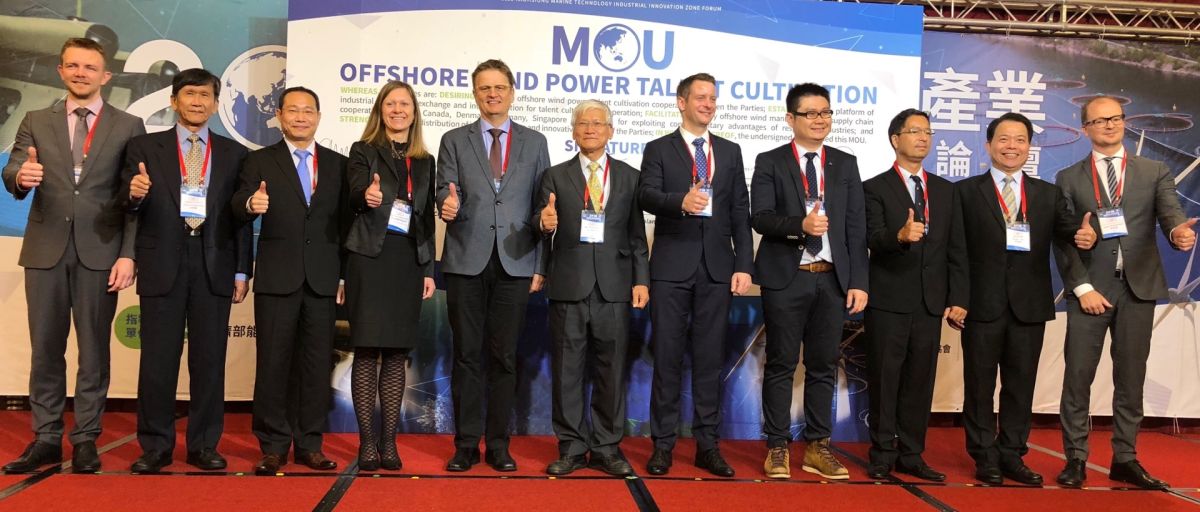 ▲金屬工業研究發展中心舉辦高雄海洋科技產業創新專區發展論壇活動，由該中心董事長林仁益(中)主持。(圖／記者黃守作攝，2018.11.13)
