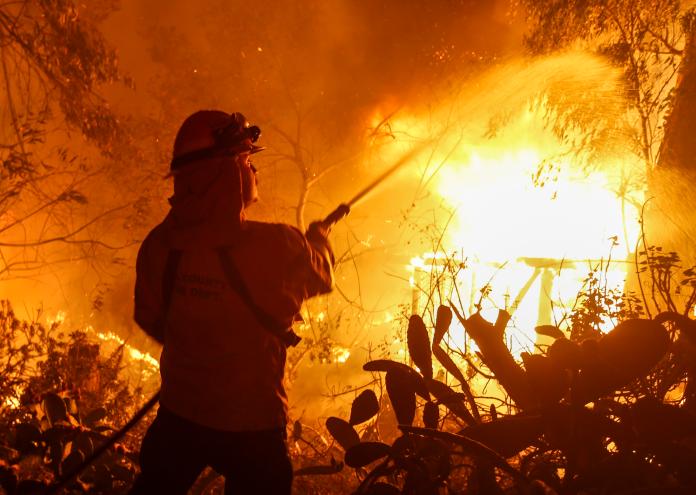 加州史上最大野火持續蔓延（圖／美聯社／達志影像）