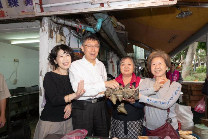 台北市長柯文哲的夫人陳佩琪日前請假陪柯前往東門市場掃街。（資料照片／柯辦提供）