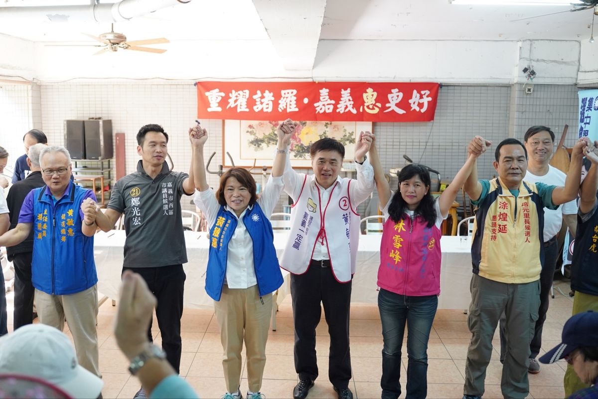 郝龍斌挺黃敏惠鞏固眷村鐵票。〔圖／黃敏惠競總提供2018.11.14〕