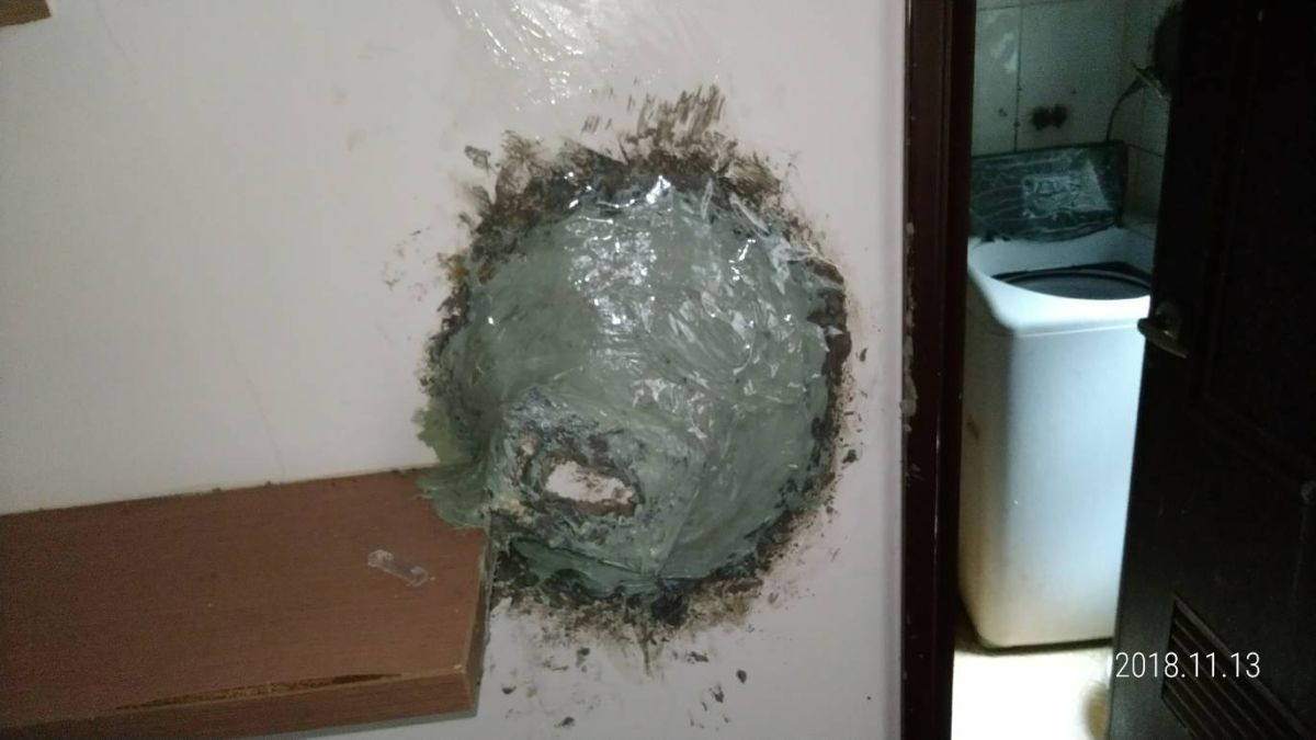 ▲怪房客把租屋「孔洞」全都封住，網友全都嚇傻：雞皮疙瘩掉滿地...（圖／翻攝自臉書社團爆料公社）