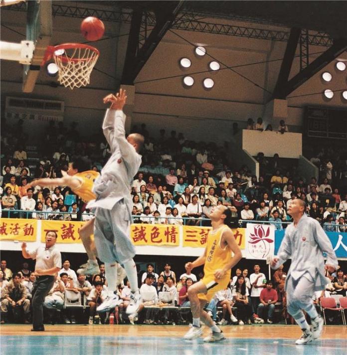 和星雲法師結緣　韓國瑜24年前籃球賽照片曝光
