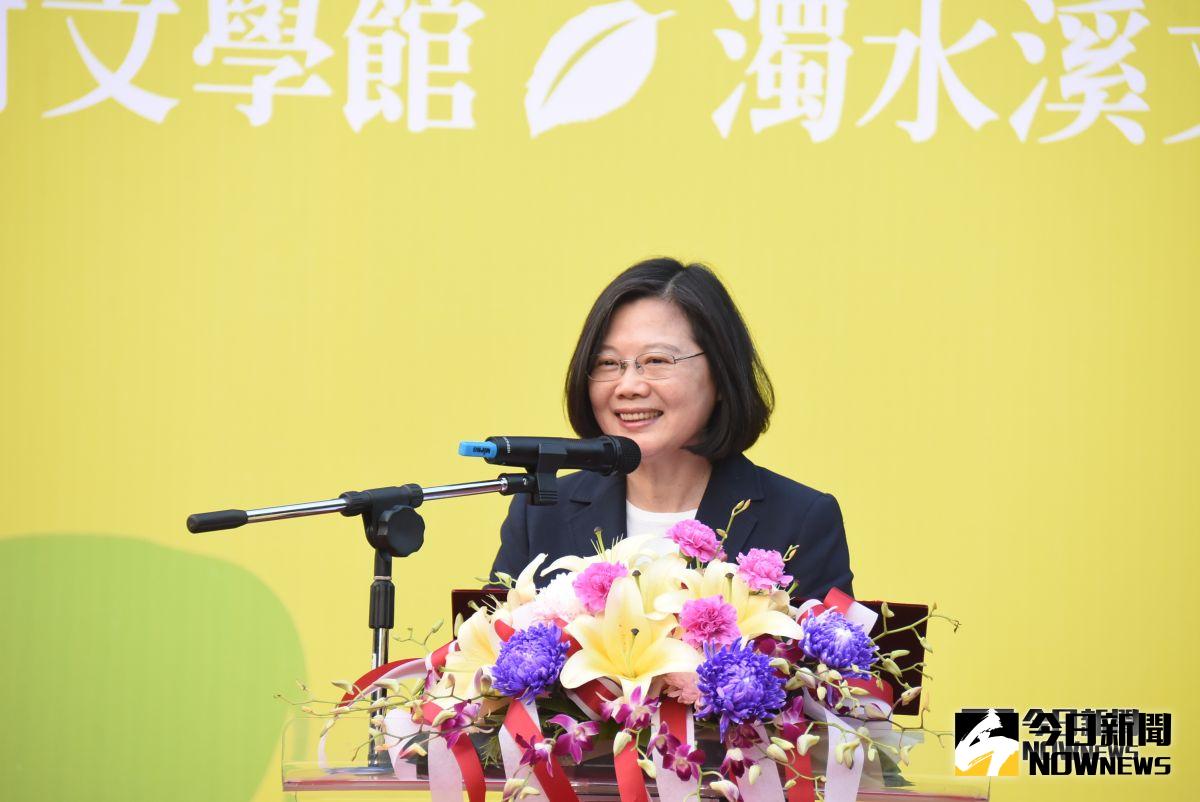 ▲彰化縣政府在溪州公園打造全國唯一的「台灣農村文學館」，總統蔡英文、彰化縣長魏明谷與鄉親共同見證「台灣農村文學館願景啟動」的重要時刻。（圖／記者陳雅芳攝，2018.11.16)