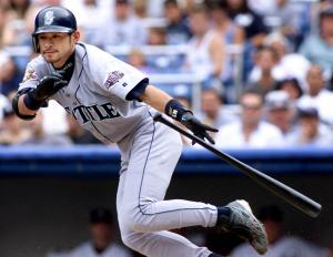 SUZUKI ▲鈴木一朗大聯盟生涯擊出3089支安打名留史冊,被視為2025年棒球名人堂熱門候選人,前隊友David Aardsma近日盛讚其卓越的適應能力,稱朗神靠腦力與應變力稱霸大聯盟。(圖/美聯社/達志影像)