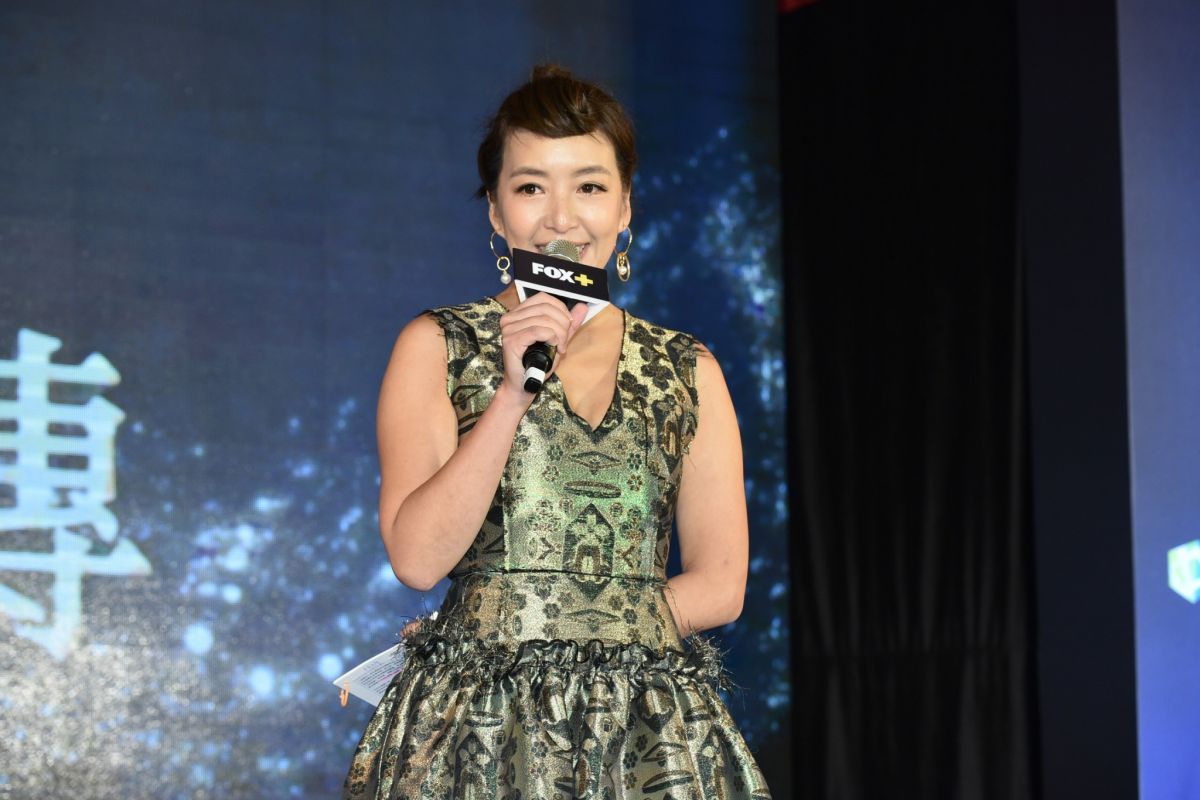 ▲主持人路嘉怡宣布記者會取消後，快速離開。（圖／記者林柏年攝, 2018.11.18）