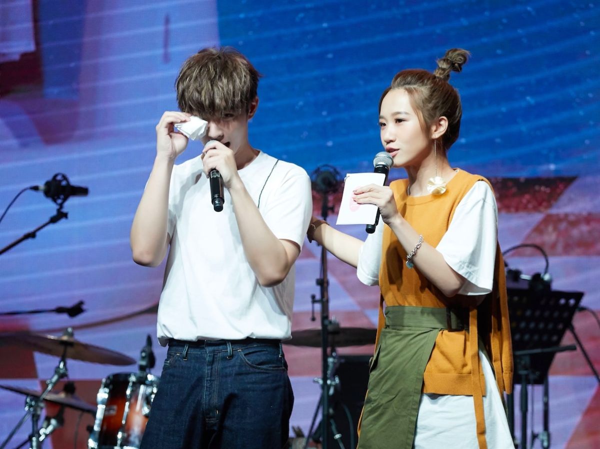 ▲炎亞綸（左）淚灑生日趴。（圖／華研國際提供, 2018.11.18）