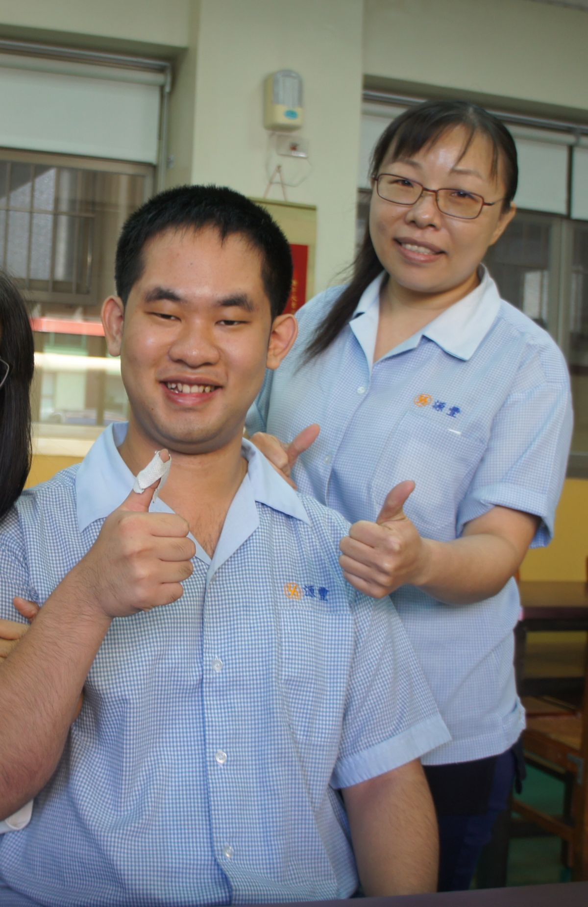 大宏有兩位媽媽愛的扶持，終能克服職場失措無助，在職場站穩腳步，他的主管惠如媽媽讚他一級棒。（圖／金武鳳攝，2018.11.19)