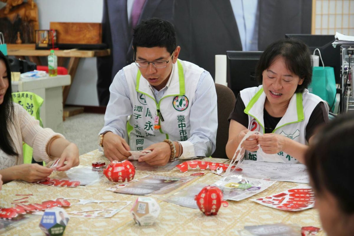 ▲市長林佳龍夫人廖婉如憂心周永鴻選情，三度站台請大家集中選票投給周永鴻(圖／記者柳榮俊攝2018.11.19)