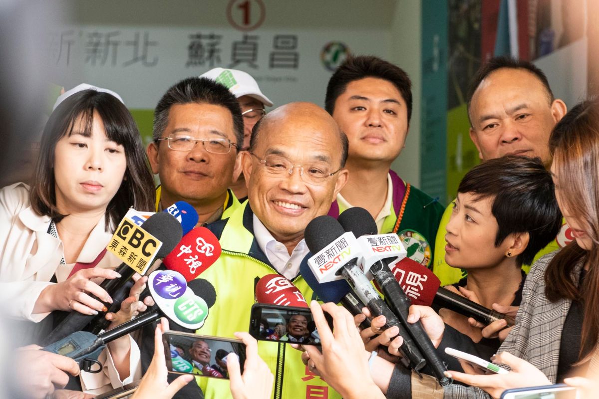 ▲蘇貞昌表示，他處理這麼多的土地，沒有一吋自己的土地，不像侯友宜都更都還沒有做，已經先買地，且還到旁邊去發表放寬各種條件的政策。（圖／蘇貞昌辦公室提供）