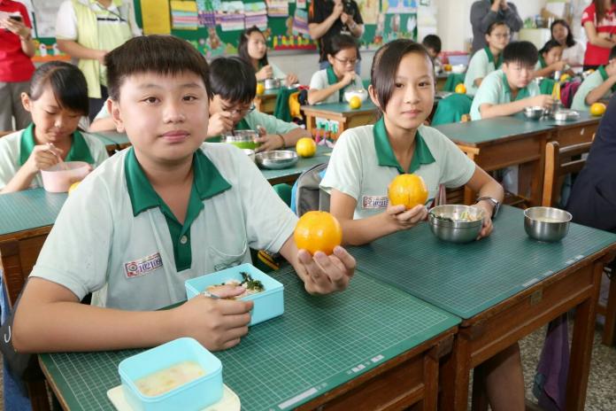 中市學校營養午餐　配送在地水果
