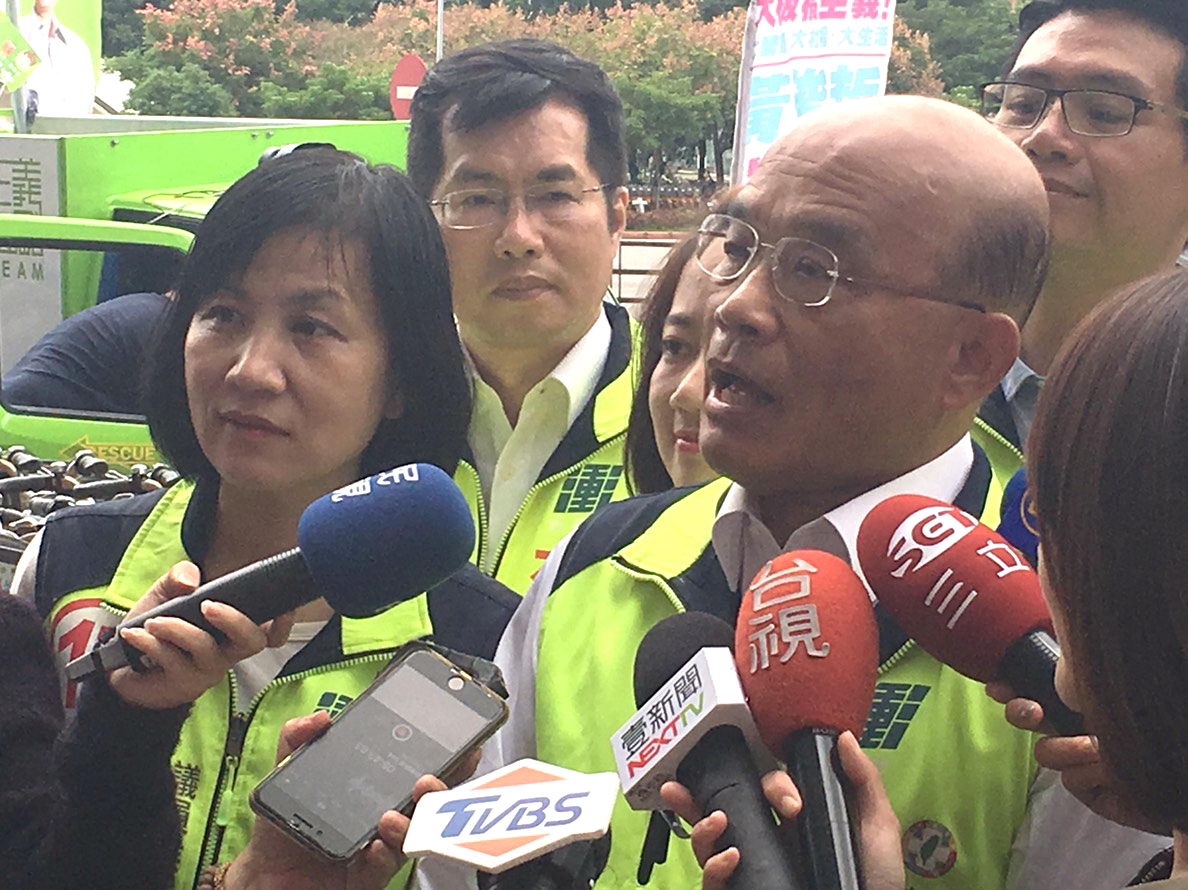 ▲蘇貞昌表示，侯友宜日前違法的公布民調，新北市選委會都還沒有處罰，新北市政府竟也有樣學樣。（圖／記者陳志仁攝，2018.11.20）