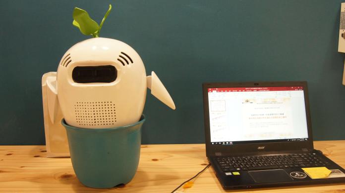 ▲台語雲端API語音辨識搭配菜頭機器人，機器人能聽懂台語。(圖/記者陳聖璋翻攝)