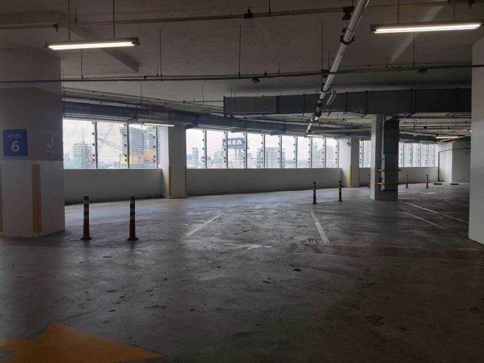 ▲吉隆坡採用「地面層停車場」的大樓很多，停車場集中於建築物的低樓層，其上再做為辦公室或住宅。（圖／信義房屋提供）