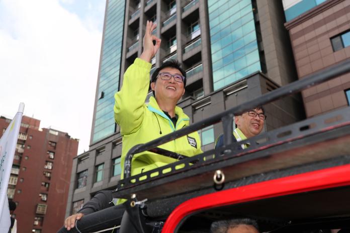 民進黨台北市長候選人姚文智21日車隊掃街。（圖 / 姚文智辦公室提供）