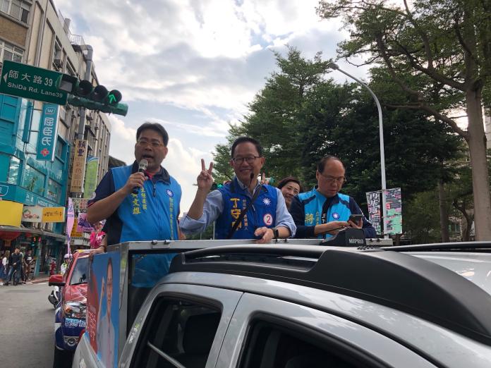 國民黨台北市長候選人丁守中21日起展開一連三天12區的車隊掃街拜票行程。（圖／記者葉滕騏攝,2018.11.21）