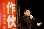 1 ▲台中市府新聞局長卓冠廷是鶯歌人,並分享他國小時,見證蘇貞昌整修陶瓷老街的過程。(圖/蘇貞昌競選辦公室提供)