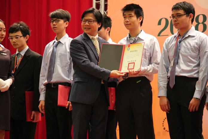 教育部長葉俊榮出席奧林匹亞頒獎典禮時表示，日後教育部將繼續支持台灣基礎學科發展。（圖／記者許維寧攝）
