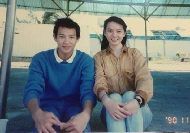 <br> ▲徐展元（左）與谷懷萱青澀照曝光，右下角拍攝日期為1990年，已是28年前。（圖／翻攝臉書）