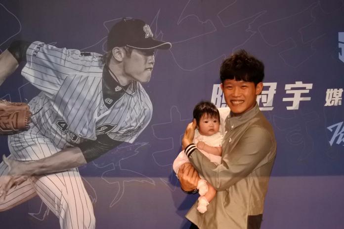 日職／新手爸爸陳冠宇　「女兒是惡魔寶寶」
