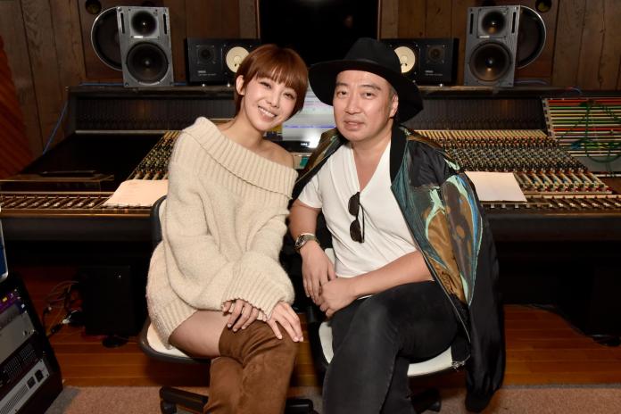 ▲特蕾沙（左）錄製新單曲，天后安室奈美惠的製作人今井了介來台加持。（圖／樂迷國際提供, 2018.11.23）