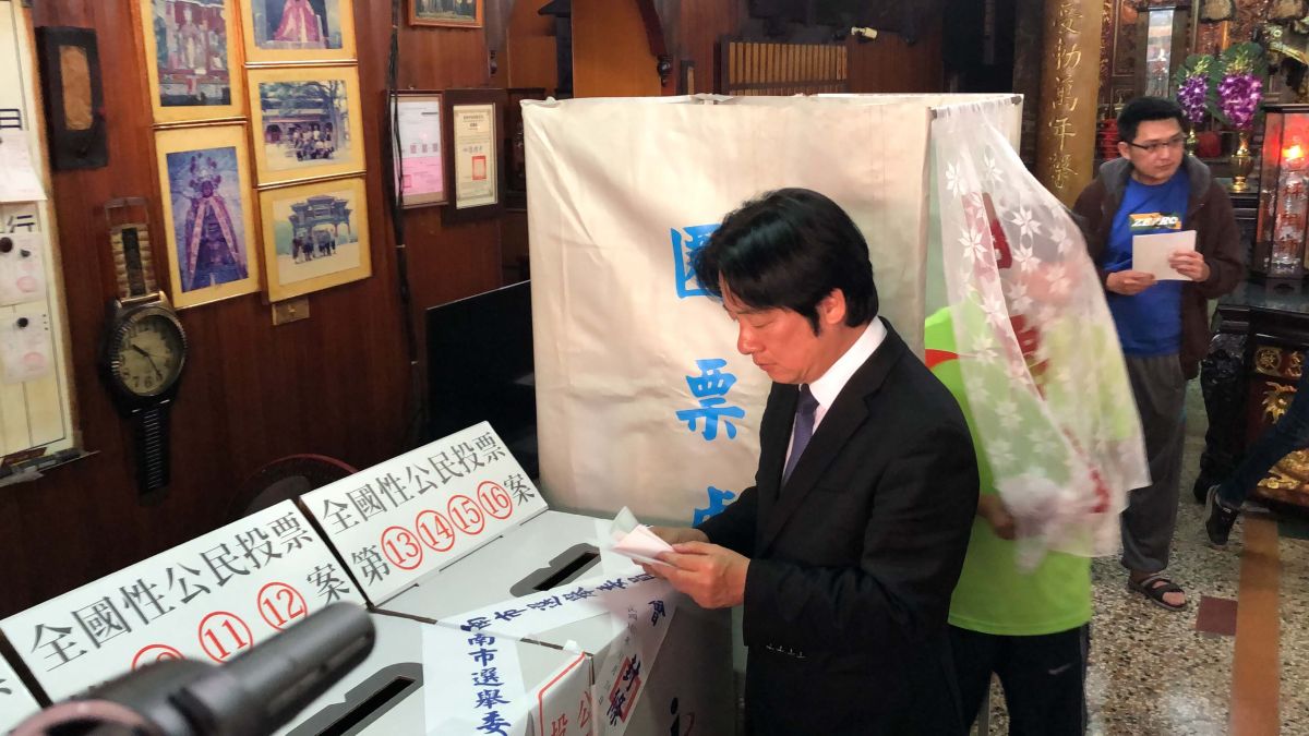 ▲行政院長賴清德回台南投票。(圖/記者陳聖璋攝，2018.11.24)