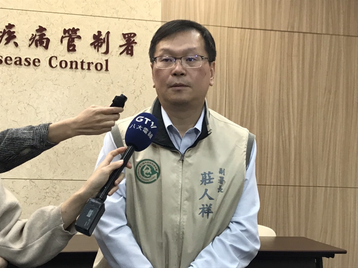 ▲莊人祥表示，到十二月底前，成人劑型有91萬劑、幼兒劑型有14萬劑，一共還有105萬劑可以供應施打，針對短缺的47萬劑成人劑型已請疫苗廠商積極尋獲，做替換貨供應。（圖／記者汪瑋琪攝2018.11.27）