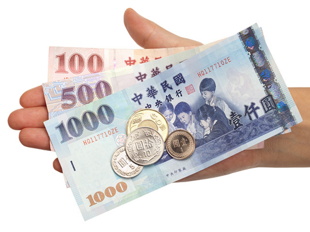 ▲政府為了鼓勵中小企為員工加薪，只要針對月薪低於6.3萬元，或是月累積時薪低於6.3萬元，且時薪未滿394元的基層員工加薪，增加薪資將可從當年度營利事業所得額中減除。（圖／NOWnews資料照） 