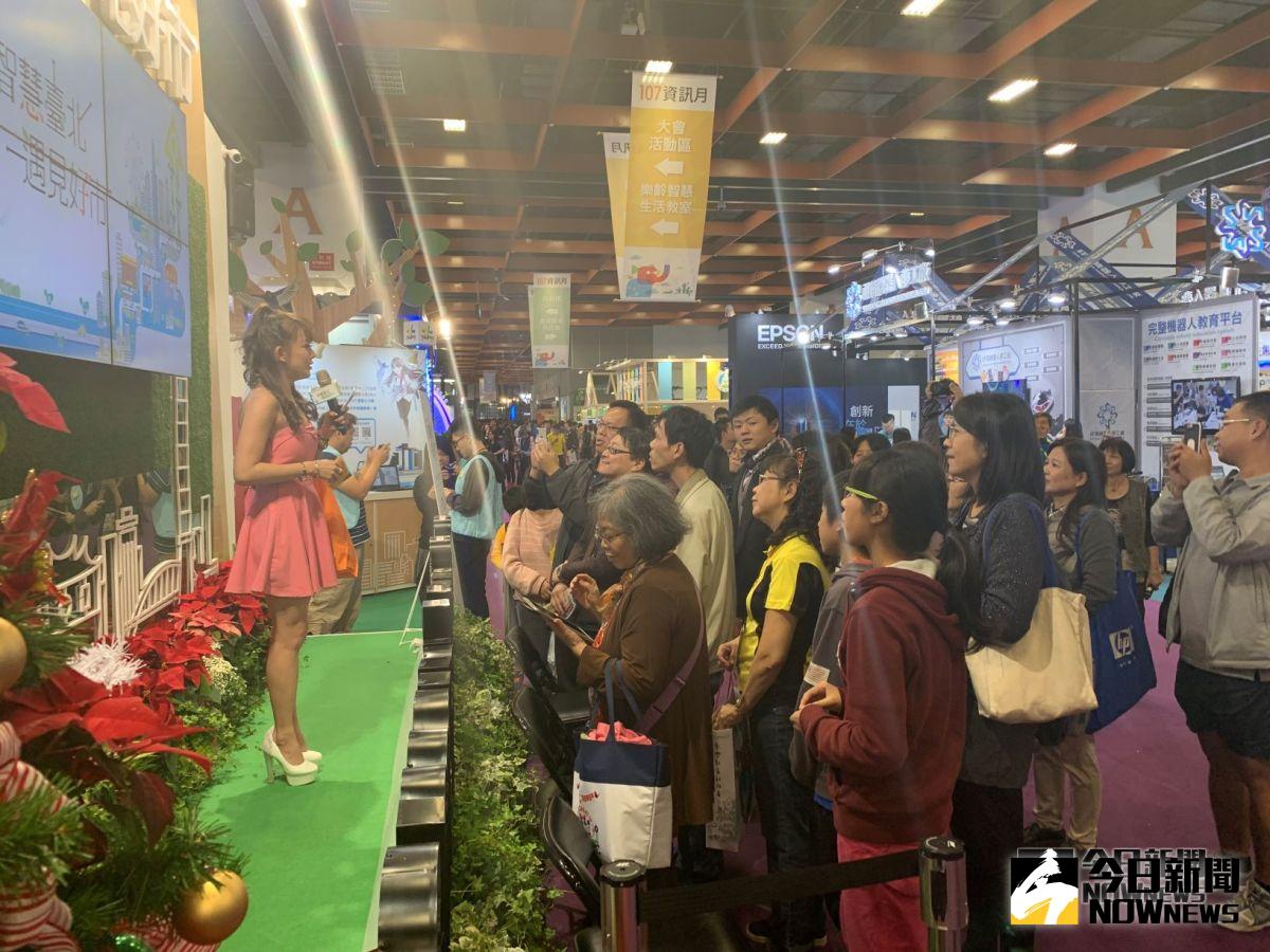▲這次的資訊月特別結合首屆台灣教育科技展，主辦單位規劃了相當多的區域；包含台北市政府與其它地方單位，以及一些民間教育相關單位一起展出科學或教育相關內容。（圖／記者劉士成攝，2018.11.28）