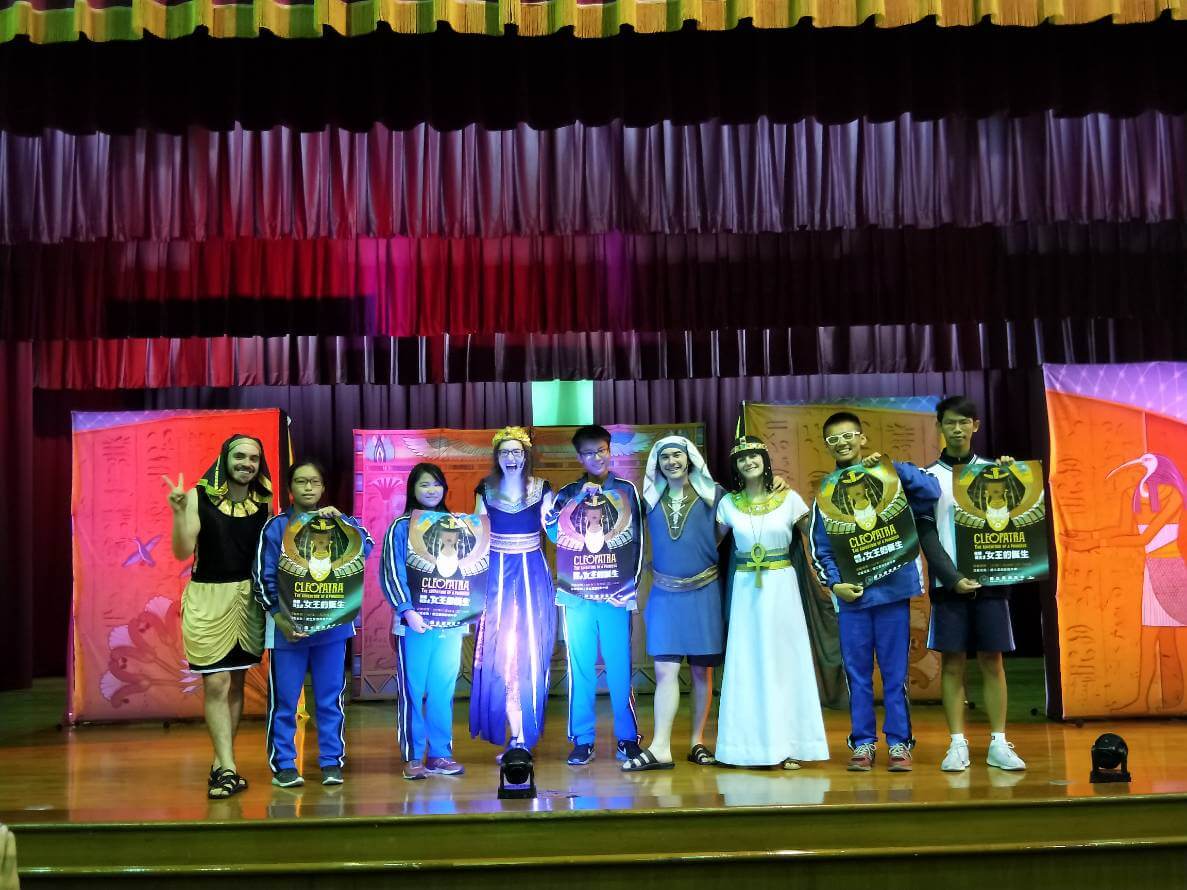 ▲國立溪湖高中舉辦《看戲劇學英語》活動，邀請有口碑之外國劇團來溪高演出，藉以讓學生能自然的脫口說英語。（圖／記者陳雅芳攝，2018.11.28)