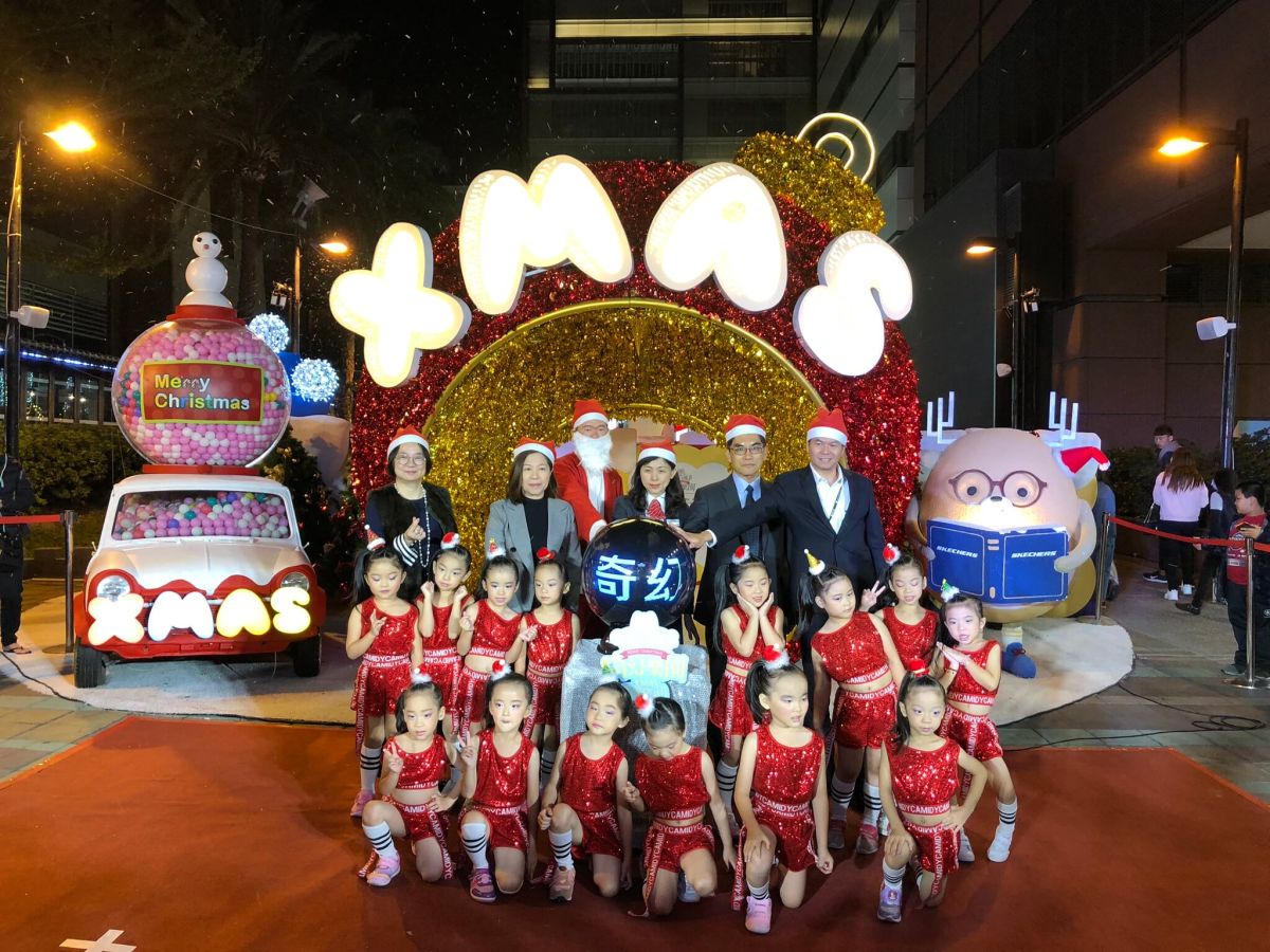 ▲新光三越台南新天地今年打造「耶誕奇幻樂園」迎接歡樂聖誕。(圖/記者陳聖璋攝，2018.11.28)