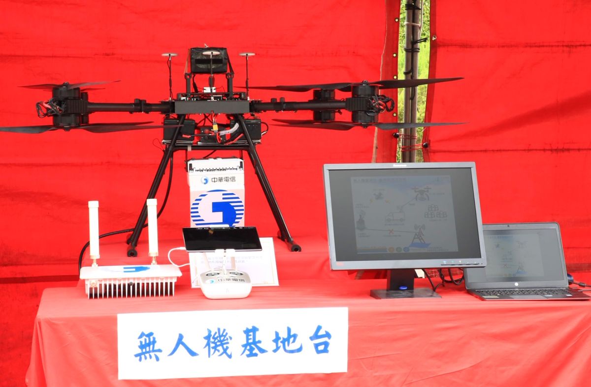 ▲中華電信展示無人機基地台等設備，展現對防救災通訊搶修準備之用心。（圖／中華電信提供）