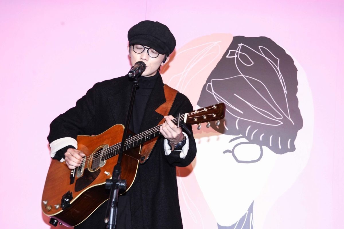 ▲謝震廷與前女友在街頭發生口角，竟預藏水果刀打算行刺，遭到保全制伏在地。（圖／十全娛樂提供）