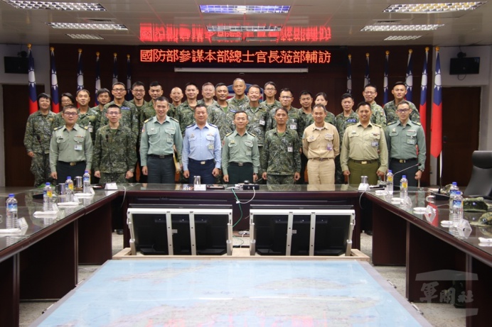 ▲ 國防部總士官長韓正宏前往馬祖防區進行士官制度部隊輔訪。（國防部提供）