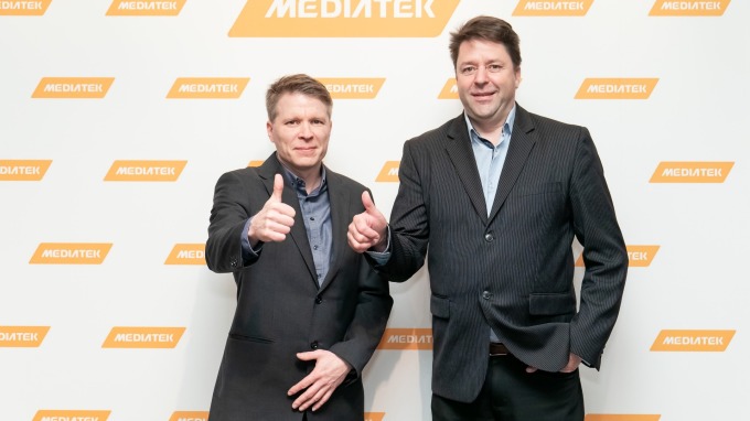 ▲ 聯發科芬蘭研發中心總監Ville Salmi(左)及奧盧大學教授Matti Latva-aho(右)。(圖：聯發科提供)