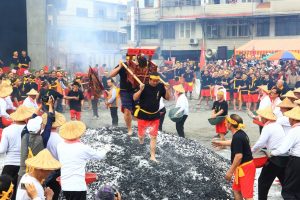 宜蘭二結王公過火。（圖／臺灣宗教百景）