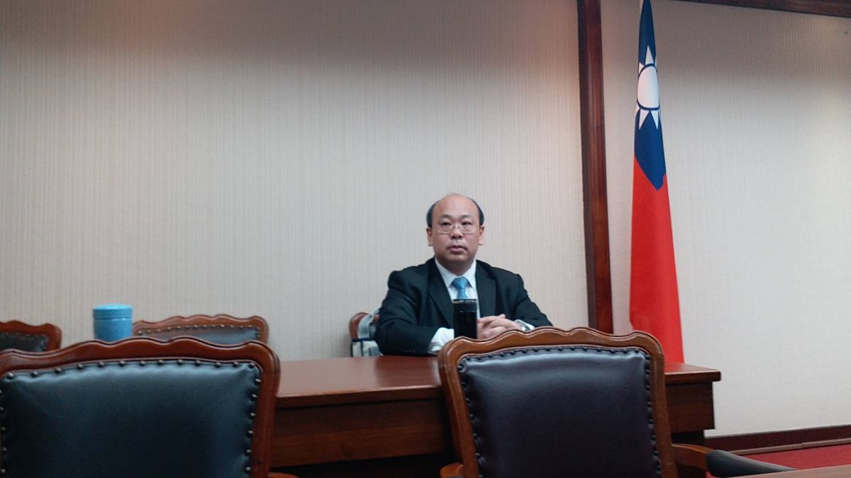 傳出中選會將責任推給選務新手，對此，中選會副主委陳朝建3日受訪時，強調一切都是中選會事前規畫不周，向全國民眾致歉。（圖/記者邱明玉攝,2018.11.3）