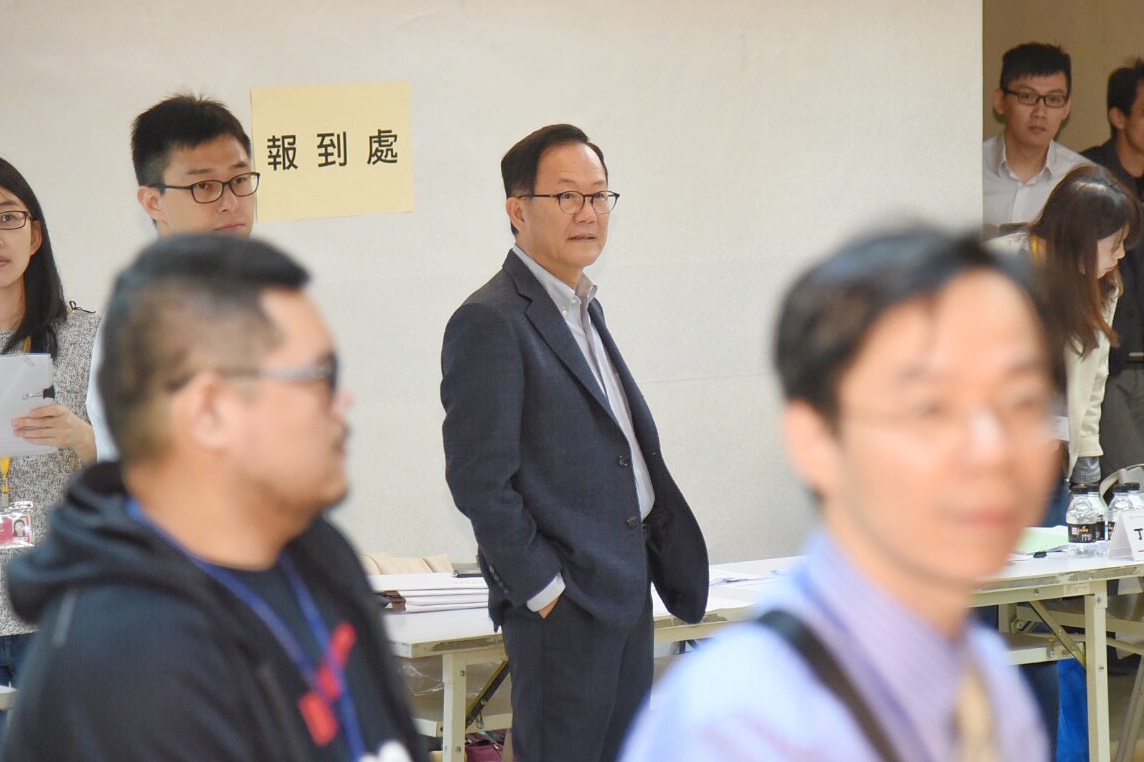 台北市長選舉驗票啟動，國民黨參選人丁守中訪視現場及律師。（圖／記者陳明安攝,2018.12.3）