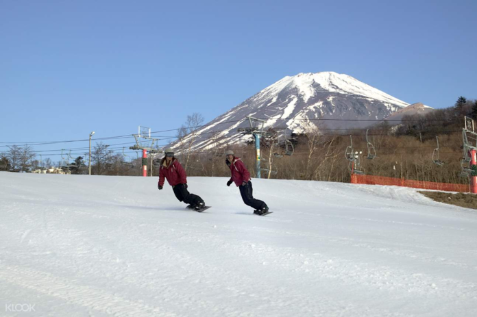 ▲許多旅客喜愛冬天到日本滑雪，旅遊體驗平台也規劃了許多滑雪一日行程。（圖/KLOOK）
