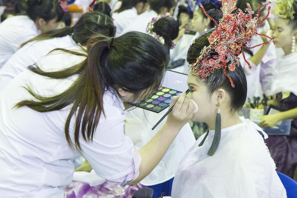 ▲2018年台灣世界盃髮型美容美睫美甲紋繡國際比賽，於彰化建國科技大學舉行，參賽者不僅表現自己的技術及創意，也較勁頂尖手藝。（圖／記者陳雅芳攝，2018.12.06)