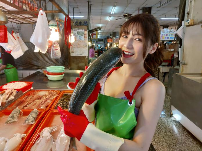 ▲藝人劉心語在魚市場發跡，被外界稱為「最美魚販」，近期在娛樂圈知名大開。（圖／NOWnews資料照）